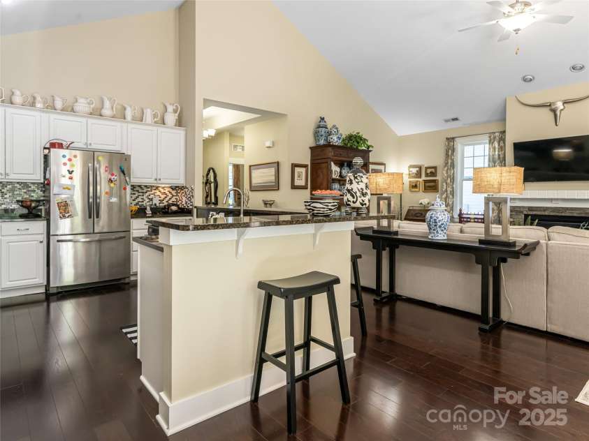 38 Pinebrook Club Drive, Asheville, NC 28804.  MLS# CAR4277289, YatesRealty ID 32321. 