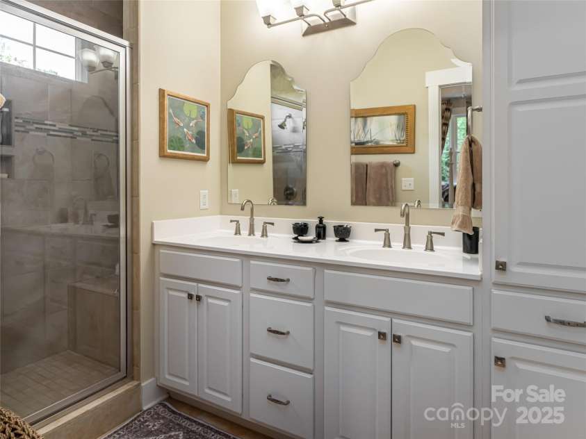 38 Pinebrook Club Drive, Asheville, NC 28804.  MLS# CAR4277289, YatesRealty ID 32321. 