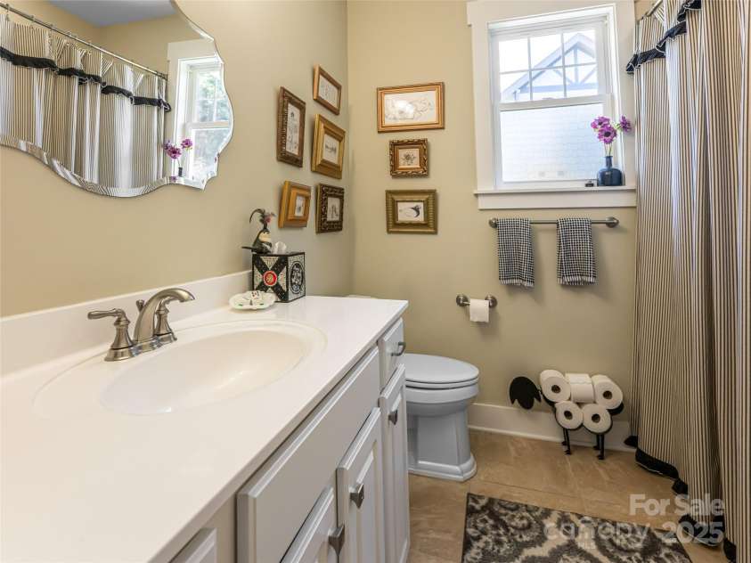 38 Pinebrook Club Drive, Asheville, NC 28804.  MLS# CAR4277289, YatesRealty ID 32321. 