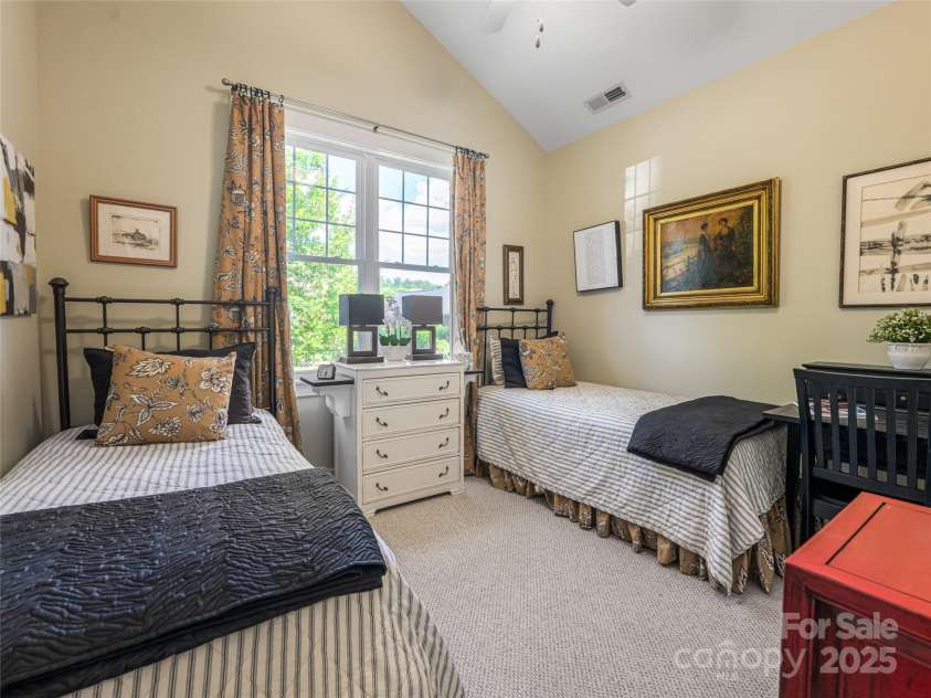 38 Pinebrook Club Drive, Asheville, NC 28804.  MLS# CAR4277289, YatesRealty ID 32321. 