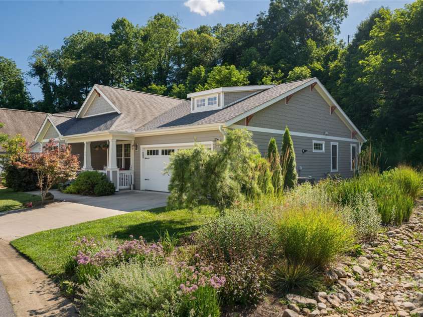 38 Pinebrook Club Drive, Asheville, NC 28804.  MLS# CAR4277289, YatesRealty ID 32321. 