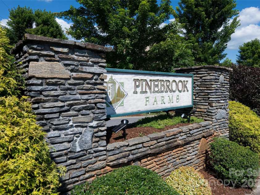 38 Pinebrook Club Drive, Asheville, NC 28804.  MLS# CAR4277289, YatesRealty ID 32321. 