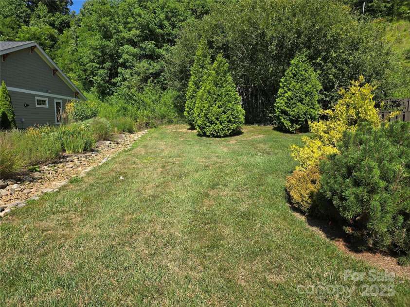 38 Pinebrook Club Drive, Asheville, NC 28804.  MLS# CAR4277289, YatesRealty ID 32321. 