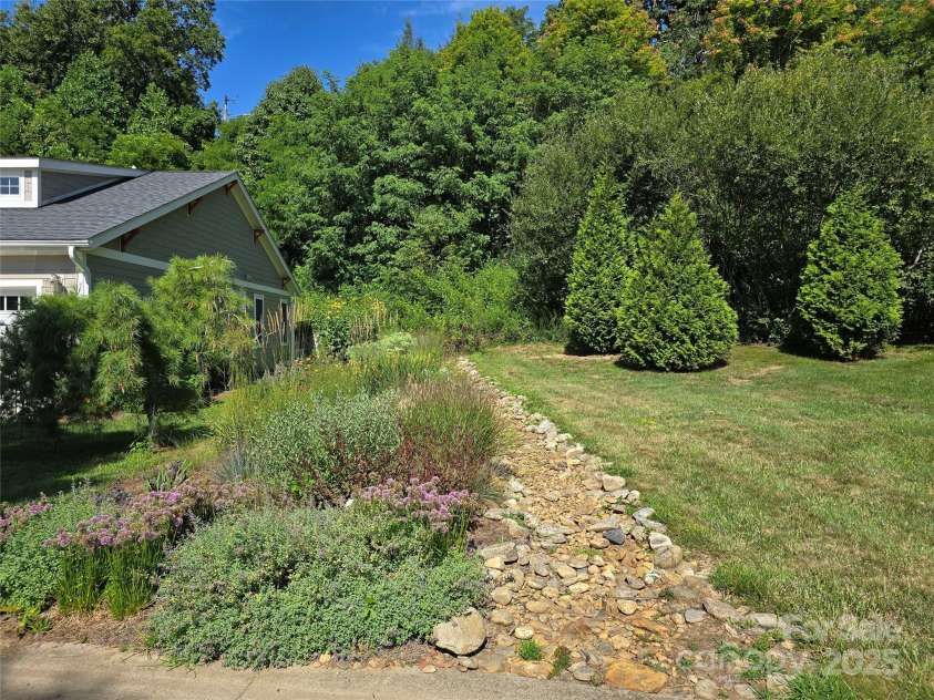 38 Pinebrook Club Drive, Asheville, NC 28804.  MLS# CAR4277289, YatesRealty ID 32321. 
