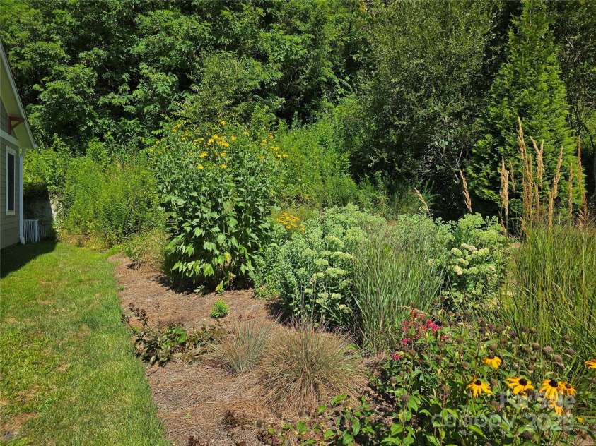 38 Pinebrook Club Drive, Asheville, NC 28804.  MLS# CAR4277289, YatesRealty ID 32321. 