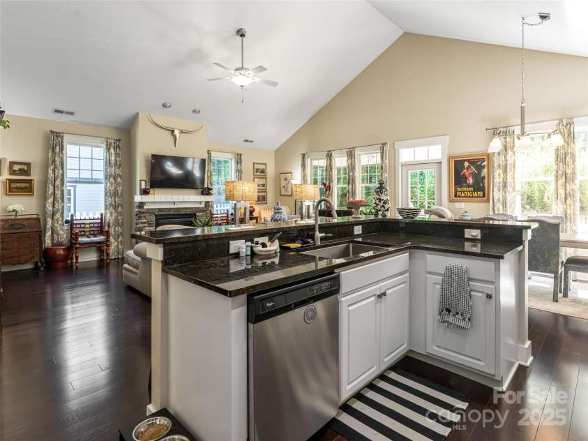 38 Pinebrook Club Drive, Asheville, NC 28804.  MLS# CAR4277289, YatesRealty ID 32321. Expansive kitchen is great for entertaining