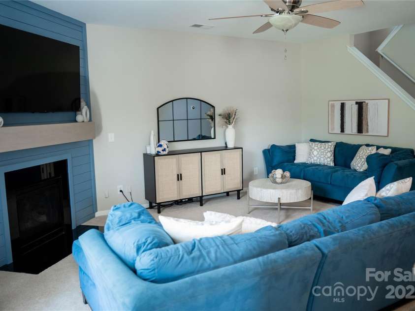 1284 Bridgeford Drive, Huntersville, NC 28078.  MLS# CAR4291230, YatesRealty ID 32322. 