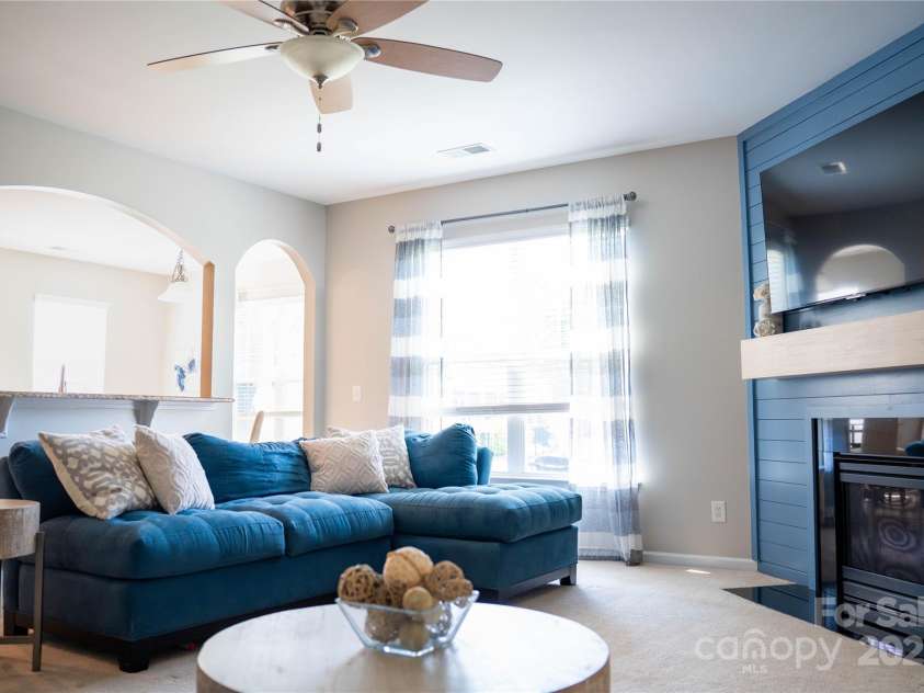 1284 Bridgeford Drive, Huntersville, NC 28078.  MLS# CAR4291230, YatesRealty ID 32322. 