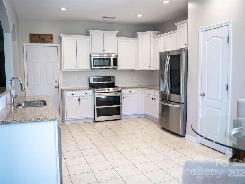 1284 Bridgeford Drive, Huntersville, NC 28078.  MLS# CAR4291230, YatesRealty ID 32322. 