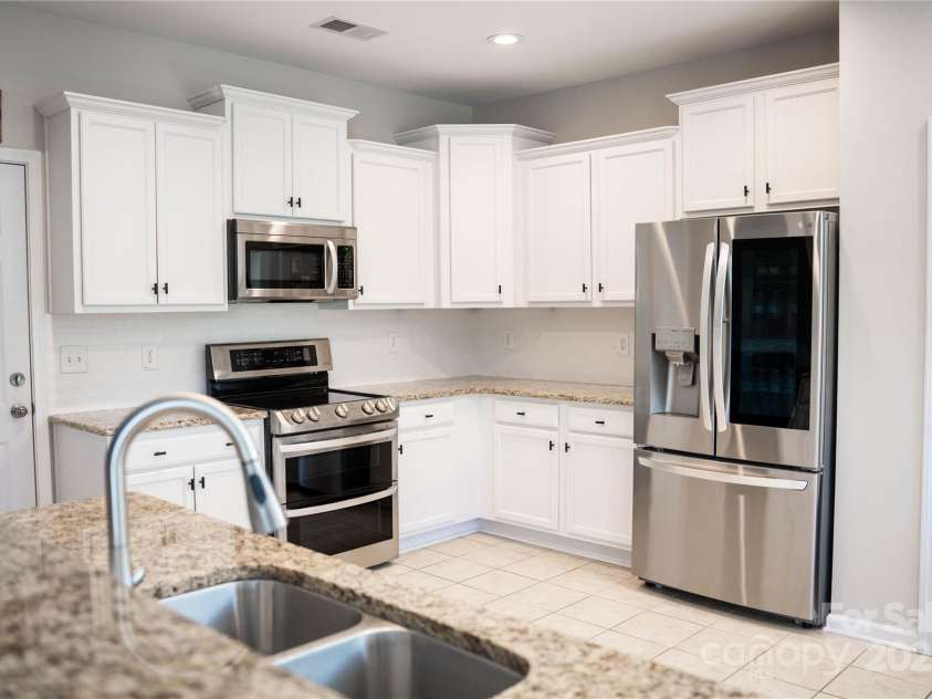 1284 Bridgeford Drive, Huntersville, NC 28078.  MLS# CAR4291230, YatesRealty ID 32322. 