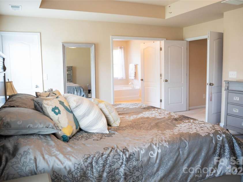 1284 Bridgeford Drive, Huntersville, NC 28078.  MLS# CAR4291230, YatesRealty ID 32322. 