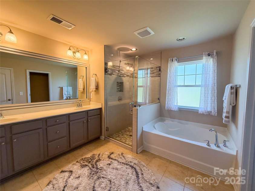 1284 Bridgeford Drive, Huntersville, NC 28078.  MLS# CAR4291230, YatesRealty ID 32322. 