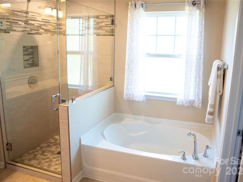 1284 Bridgeford Drive, Huntersville, NC 28078.  MLS# CAR4291230, YatesRealty ID 32322. 