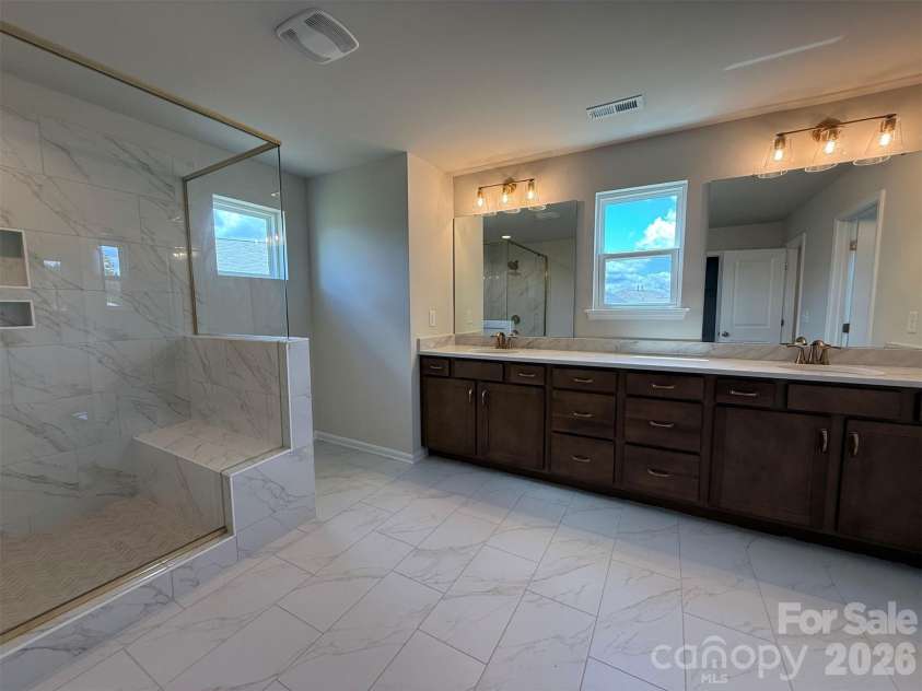 1947 Thicket Drive, Gastonia, NC 28054.  MLS# CAR4382984, YatesRealty ID 32323. Premier Bath