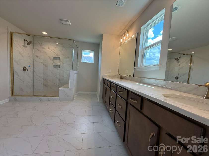 1947 Thicket Drive, Gastonia, NC 28054.  MLS# CAR4382984, YatesRealty ID 32323. Premier Bath