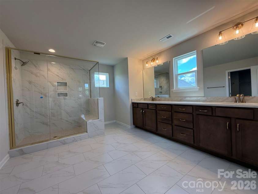 1947 Thicket Drive, Gastonia, NC 28054.  MLS# CAR4382984, YatesRealty ID 32323. Premier Bath
