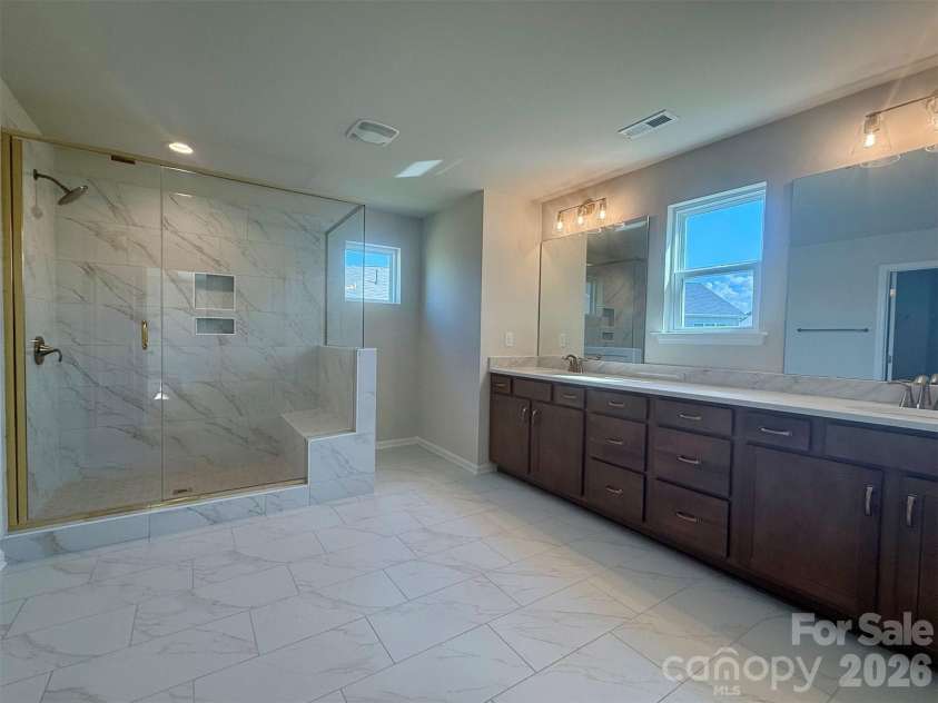 1947 Thicket Drive, Gastonia, NC 28054.  MLS# CAR4382984, YatesRealty ID 32323. Premier Bath