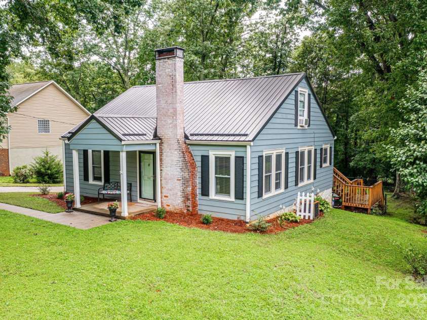 507 Mountain View Street, Morganton, NC 28655.  MLS# CAR4292038, YatesRealty ID 32323. 