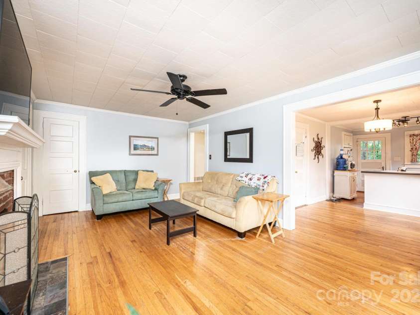 507 Mountain View Street, Morganton, NC 28655.  MLS# CAR4292038, YatesRealty ID 32323. 