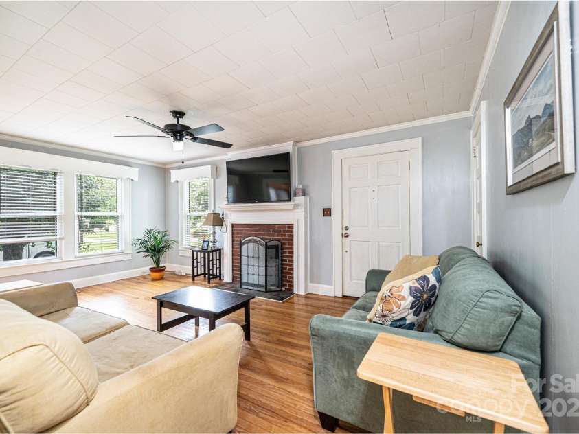 507 Mountain View Street, Morganton, NC 28655.  MLS# CAR4292038, YatesRealty ID 32323. 