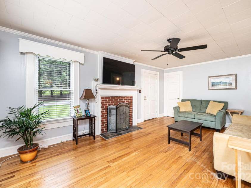 507 Mountain View Street, Morganton, NC 28655.  MLS# CAR4292038, YatesRealty ID 32323. 