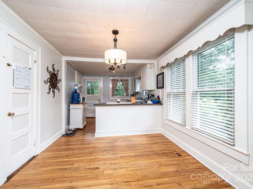 507 Mountain View Street, Morganton, NC 28655.  MLS# CAR4292038, YatesRealty ID 32323. 