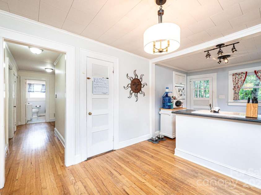 507 Mountain View Street, Morganton, NC 28655.  MLS# CAR4292038, YatesRealty ID 32323. 