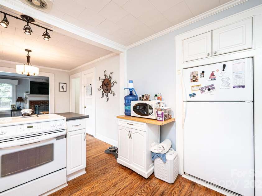 507 Mountain View Street, Morganton, NC 28655.  MLS# CAR4292038, YatesRealty ID 32323. 