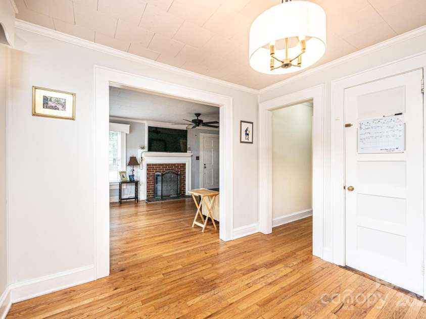 507 Mountain View Street, Morganton, NC 28655.  MLS# CAR4292038, YatesRealty ID 32323. 