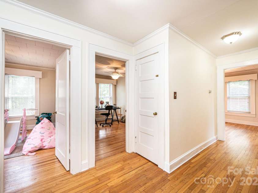 507 Mountain View Street, Morganton, NC 28655.  MLS# CAR4292038, YatesRealty ID 32323. 