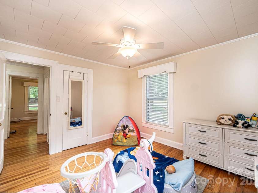 507 Mountain View Street, Morganton, NC 28655.  MLS# CAR4292038, YatesRealty ID 32323. 