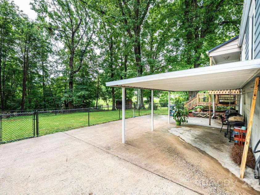 507 Mountain View Street, Morganton, NC 28655.  MLS# CAR4292038, YatesRealty ID 32323. 