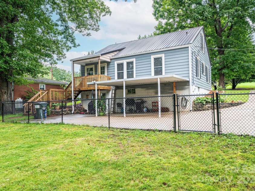 507 Mountain View Street, Morganton, NC 28655.  MLS# CAR4292038, YatesRealty ID 32323. 