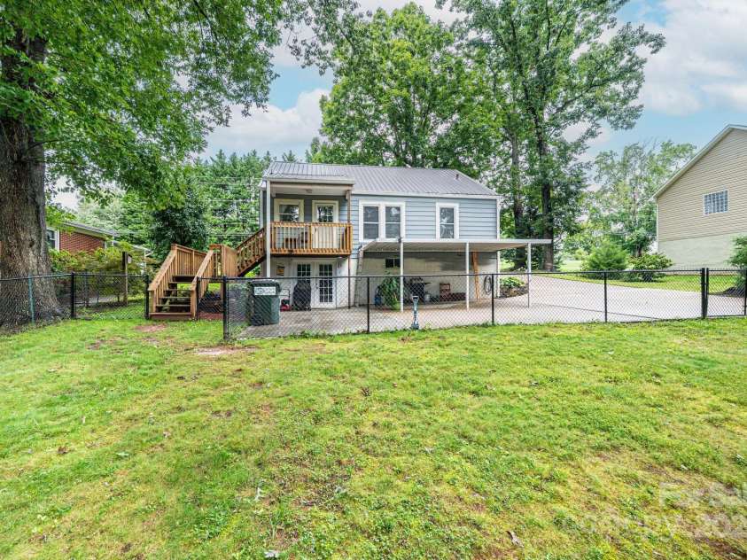 507 Mountain View Street, Morganton, NC 28655.  MLS# CAR4292038, YatesRealty ID 32323. 