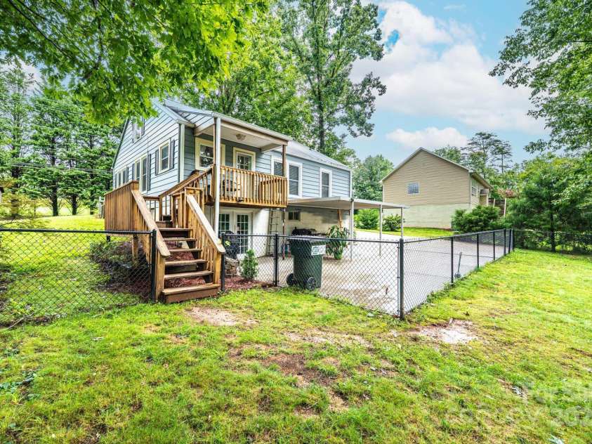 507 Mountain View Street, Morganton, NC 28655.  MLS# CAR4292038, YatesRealty ID 32323. 