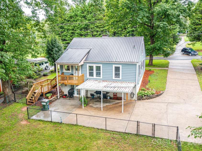 507 Mountain View Street, Morganton, NC 28655.  MLS# CAR4292038, YatesRealty ID 32323. 
