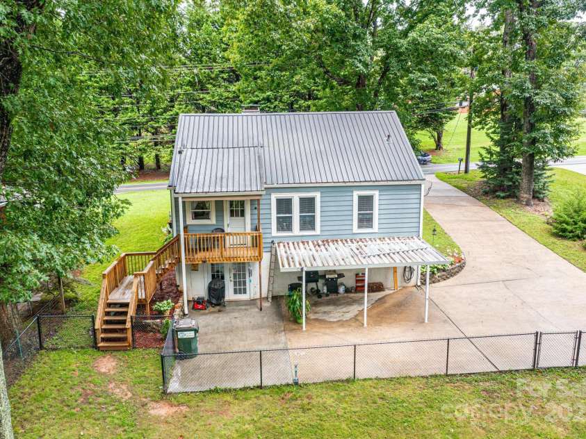 507 Mountain View Street, Morganton, NC 28655.  MLS# CAR4292038, YatesRealty ID 32323. 