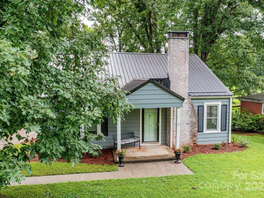 507 Mountain View Street, Morganton, NC 28655.  MLS# CAR4292038, YatesRealty ID 32323. 