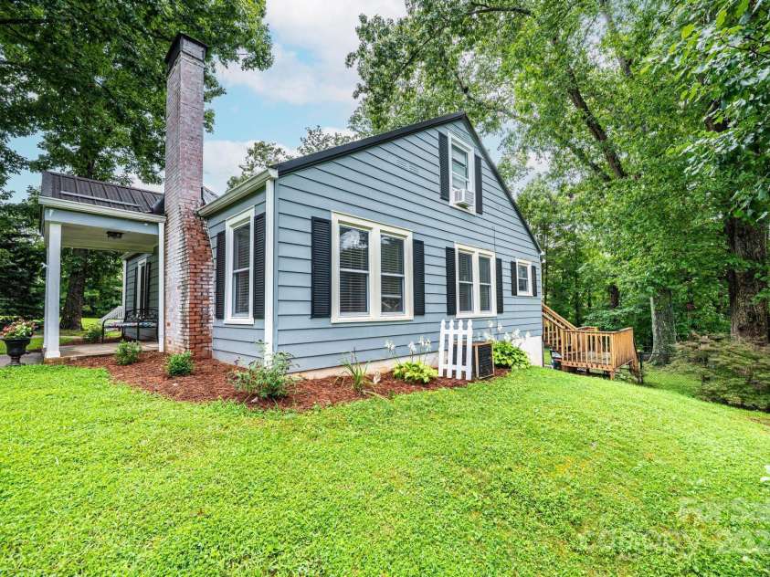 507 Mountain View Street, Morganton, NC 28655.  MLS# CAR4292038, YatesRealty ID 32323. 