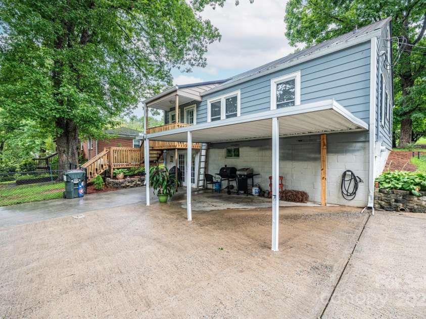 507 Mountain View Street, Morganton, NC 28655.  MLS# CAR4292038, YatesRealty ID 32323. 