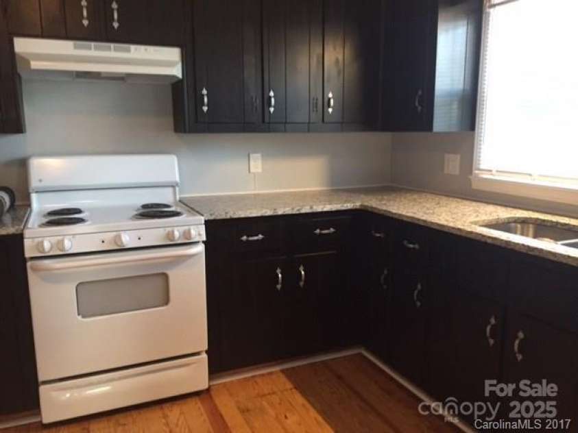 124 & 128 Market Road, Mooresville, NC 28115.  MLS# CAR4274753, YatesRealty ID 32324. 124 M kitchen