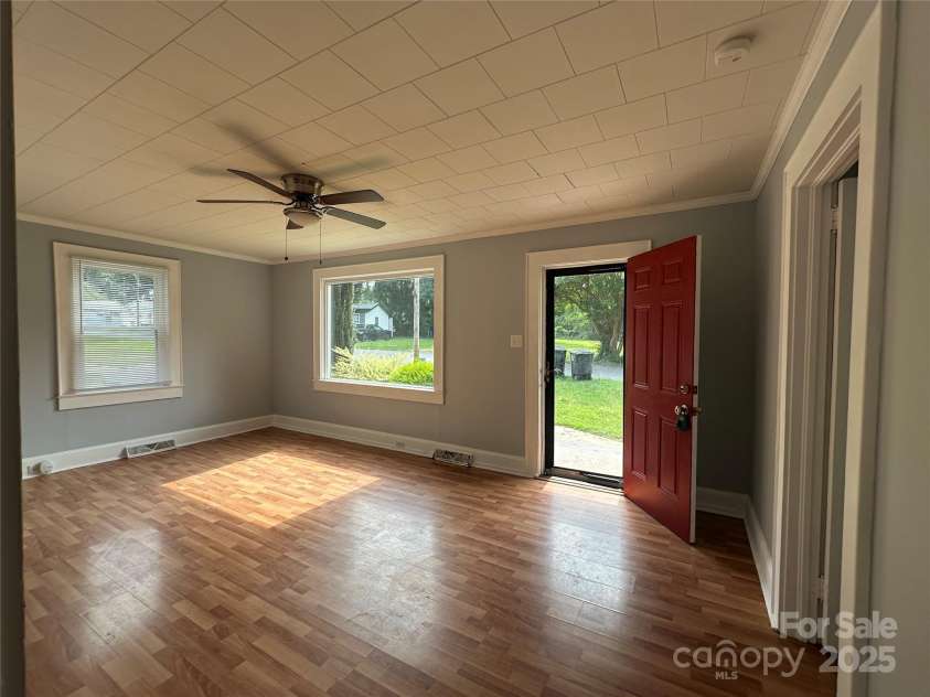 124 & 128 Market Road, Mooresville, NC 28115.  MLS# CAR4274753, YatesRealty ID 32324. 128 M entry/living