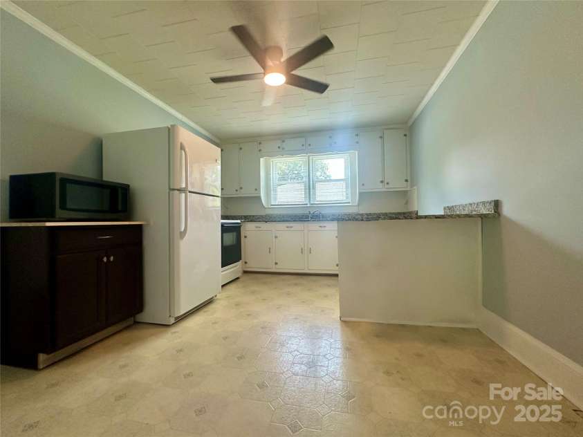 124 & 128 Market Road, Mooresville, NC 28115.  MLS# CAR4274753, YatesRealty ID 32324. 128 M kitchen