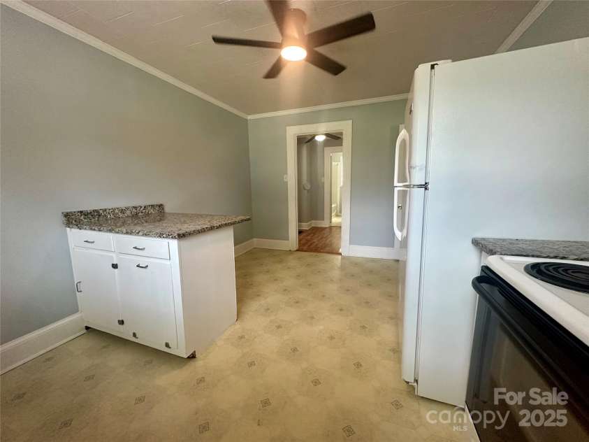 124 & 128 Market Road, Mooresville, NC 28115.  MLS# CAR4274753, YatesRealty ID 32324. 128 M kitchen