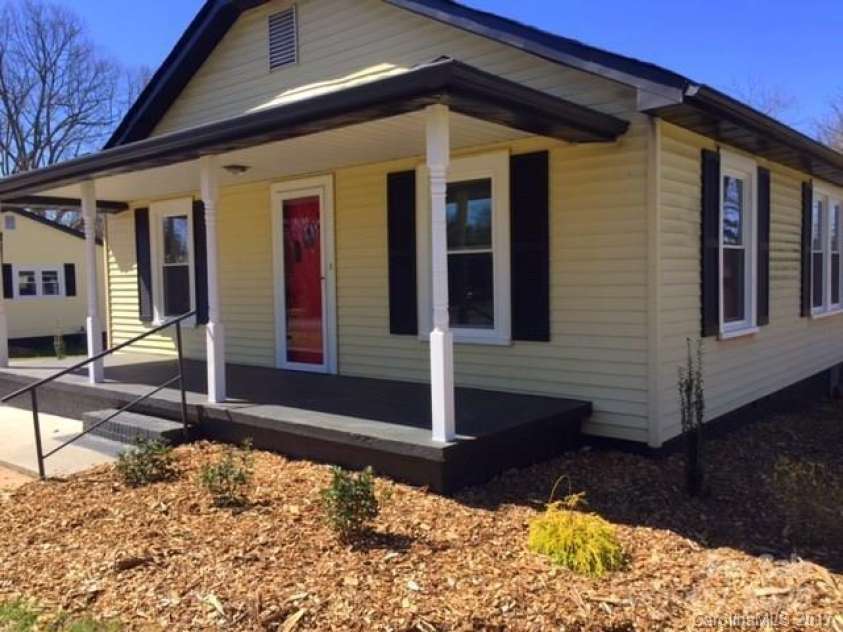 124 & 128 Market Road, Mooresville, NC 28115.  MLS# CAR4274753, YatesRealty ID 32324. 