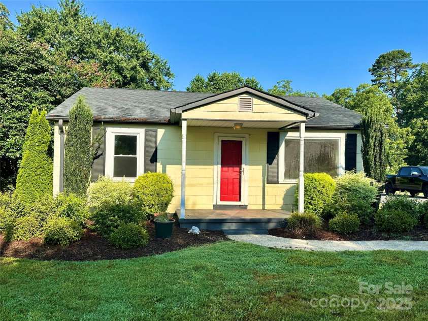 124 & 128 Market Road, Mooresville, NC 28115.  MLS# CAR4274753, YatesRealty ID 32324. 