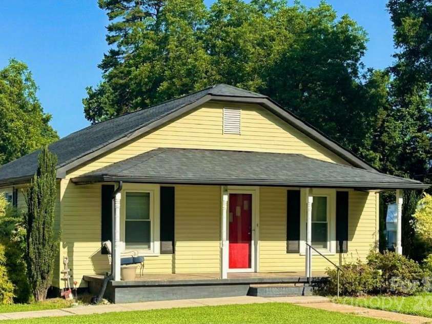 124 & 128 Market Road, Mooresville, NC 28115.  MLS# CAR4274753, YatesRealty ID 32324. 