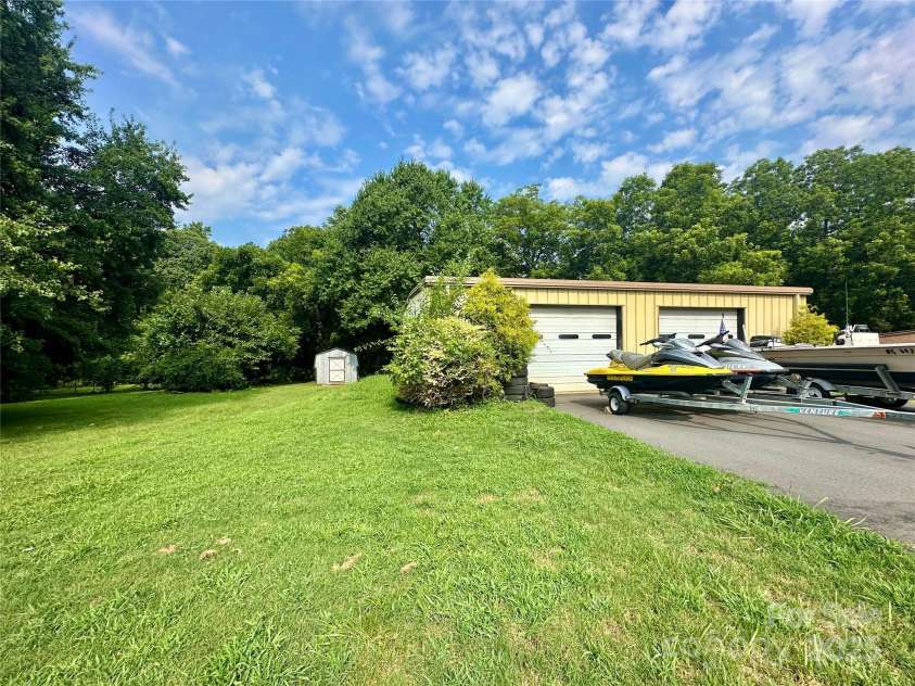124 & 128 Market Road, Mooresville, NC 28115.  MLS# CAR4274753, YatesRealty ID 32324. 
