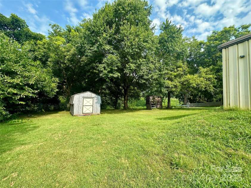 124 & 128 Market Road, Mooresville, NC 28115.  MLS# CAR4274753, YatesRealty ID 32324. 