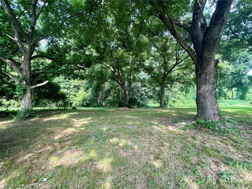 124 & 128 Market Road, Mooresville, NC 28115.  MLS# CAR4274753, YatesRealty ID 32324. 